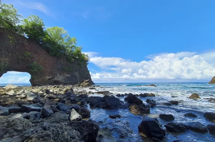 Tempat Wisata Terbaik di Maluku yang Memikat dengan Keindahan Alam dan Sejarah