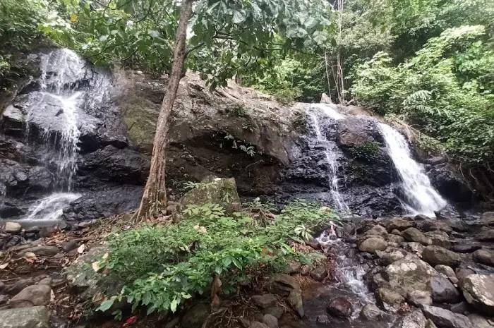 Air Terjun Bajuin