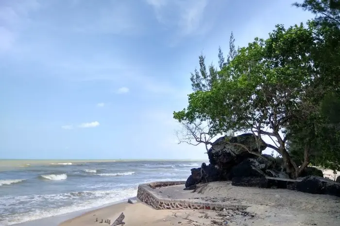 Pantai Batu Berdaun