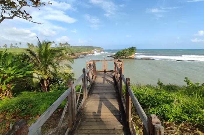 Pantai Amanda Ratu