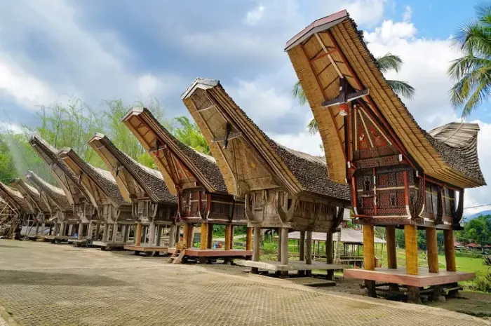 Tempat Wisata di Toraja yang Menawarkan Pemandangan Alam & Budaya Memukau